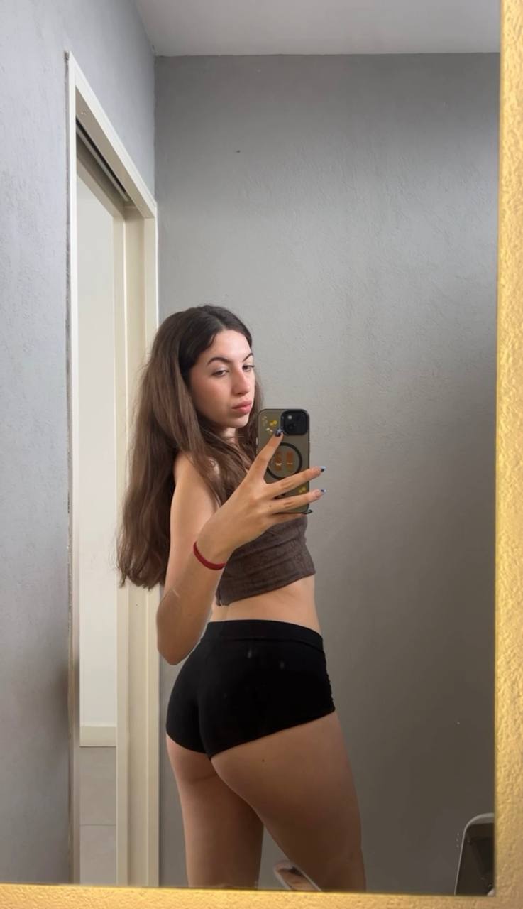 Amber in her underwear in El Kuwait