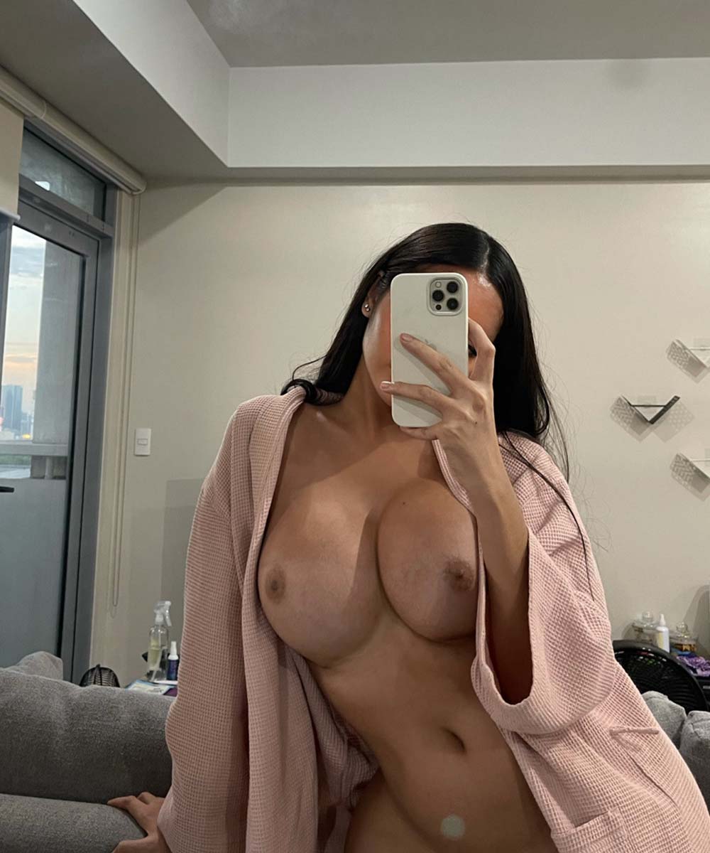 Angela Castellanos naked in El Kuwait