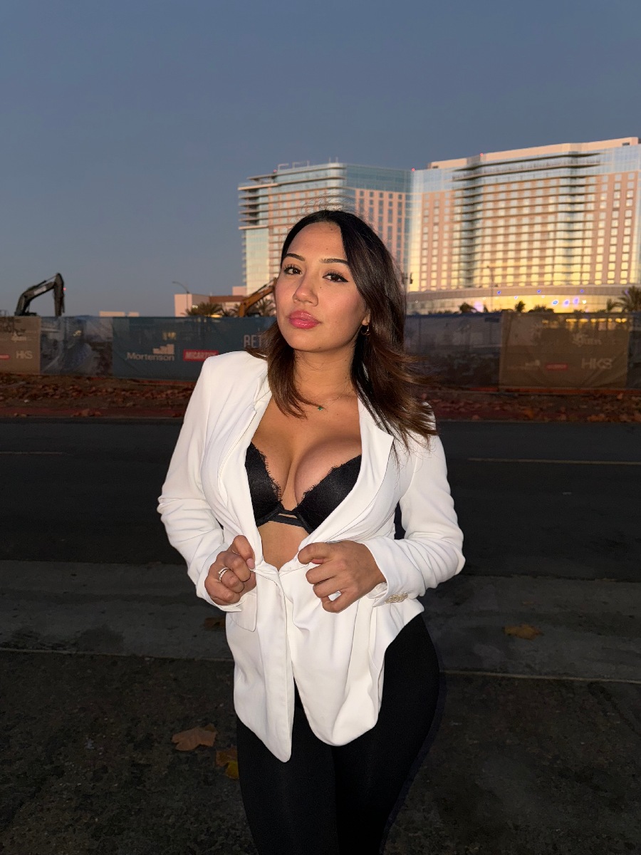 Take a pause and enjoy Ali Cruz — streaming from El Kuwait