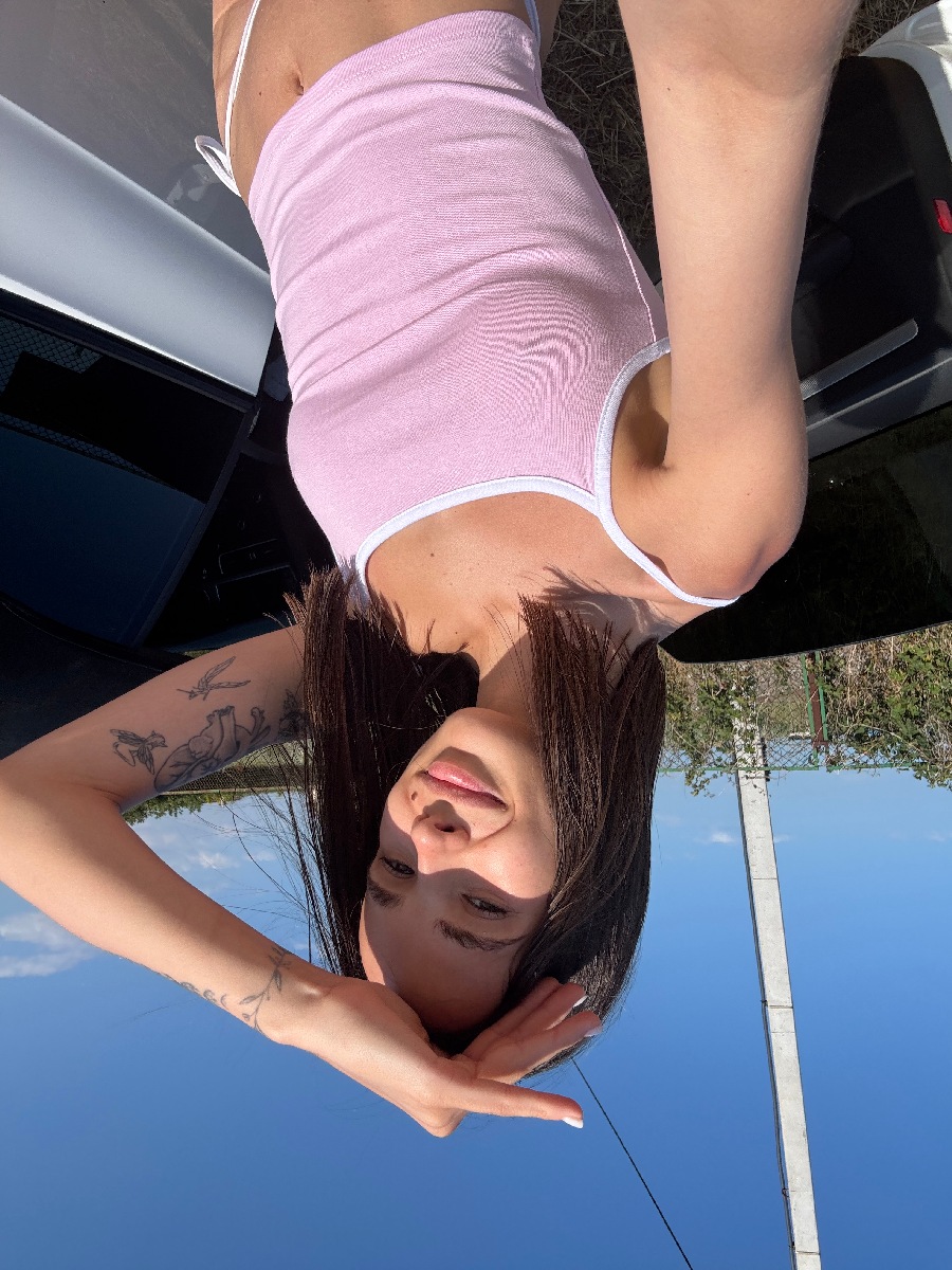 Sexy model Tina in El Kuwait